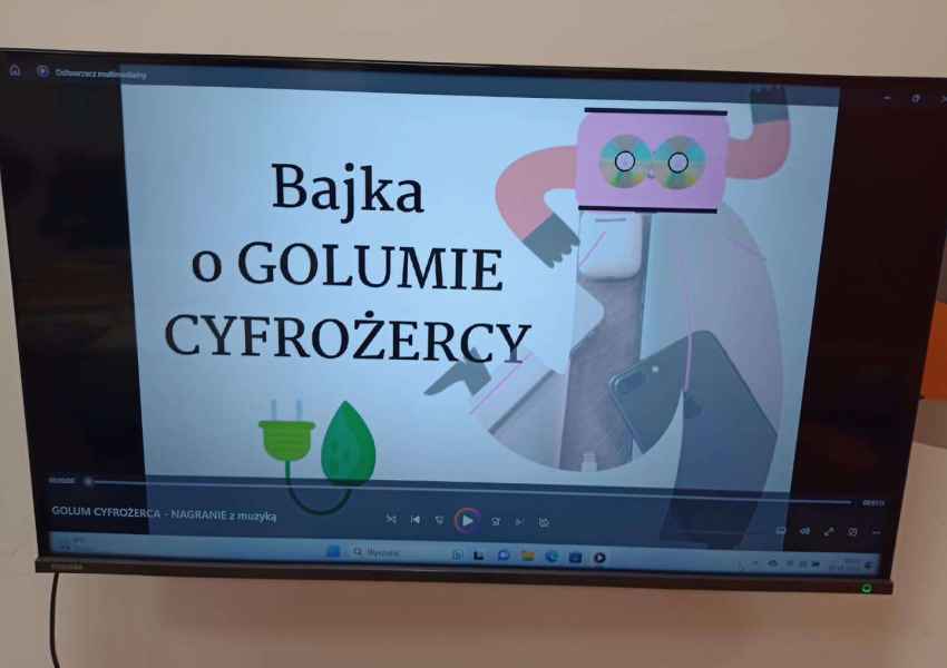 zdjęcie laptopa z bajką o golumie cyfrożercy