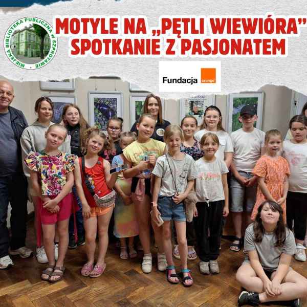 zdjęcie dzieci z bibliotekarką i pasjonatem motyli na tle zdjęć, na górze napis motyle na pętli wiewióra spotkanie z pasjonatem, obok logo fundacji orange i biblioteki