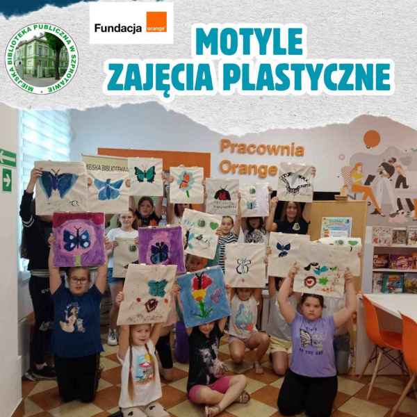 zdjęcie dzieci z pomalowanymi ekotorbami, na górze napis motyle zajęcia plastyczne, obok logo biblioteki i fundacji orange