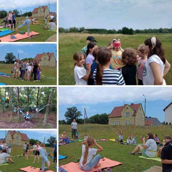 kolaż zdjęć dzieci podczas ćwiczeń z jogi, ciuciubabki oraz na hamakach